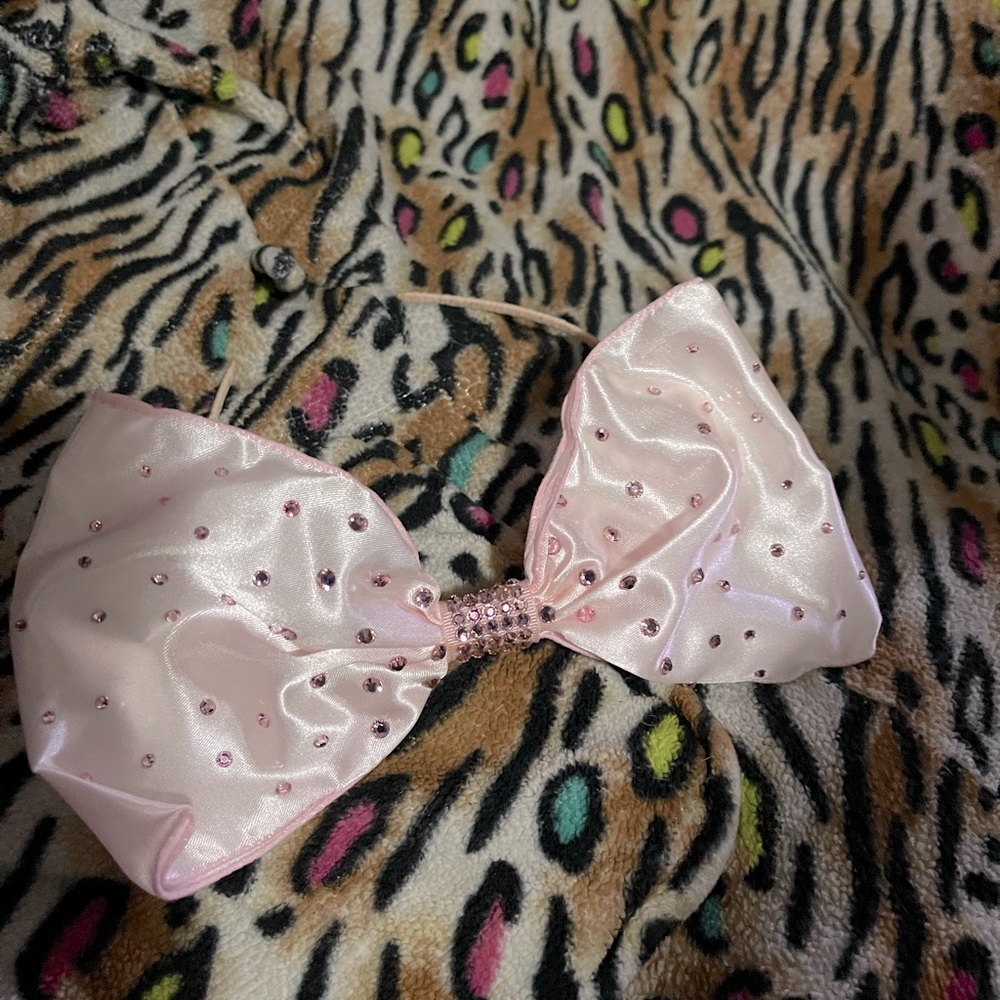 NWOT Tarina Tarantino Pink Satin & Swarovski Crystals Bow Headband signed